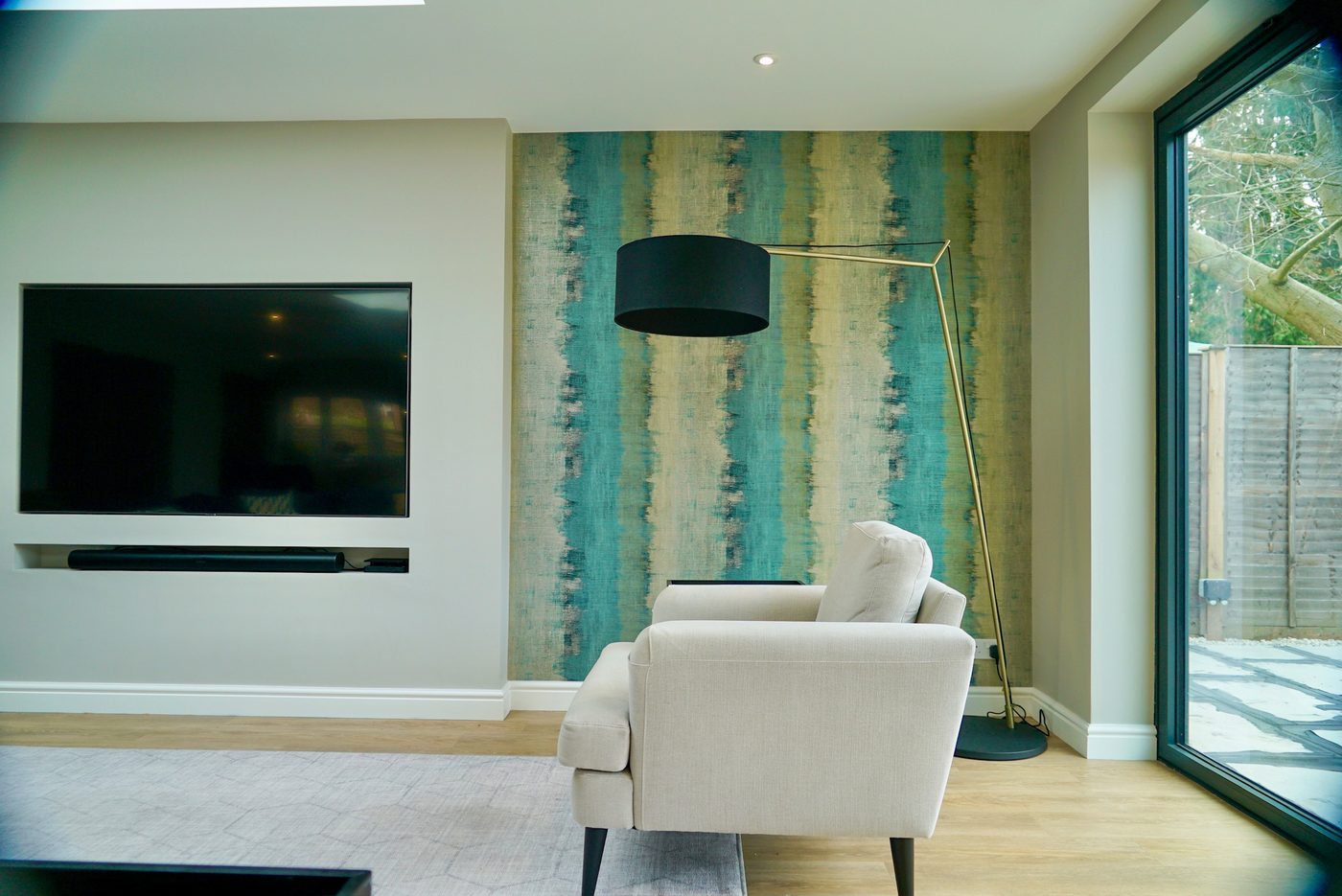 Snug area with sliding doors onto the garden